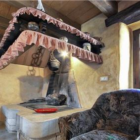 4 bedroom villa with pool near Svetvinčenat, Istria, sleeps 10